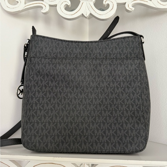 Michael Kors messenger bag - Picture 4 of 5